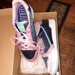 Women's sneakers